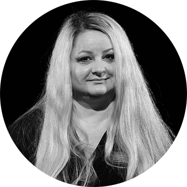 Actriță - Clara Ghiuvelechian Actriță - Clara Ghiuvelechian
